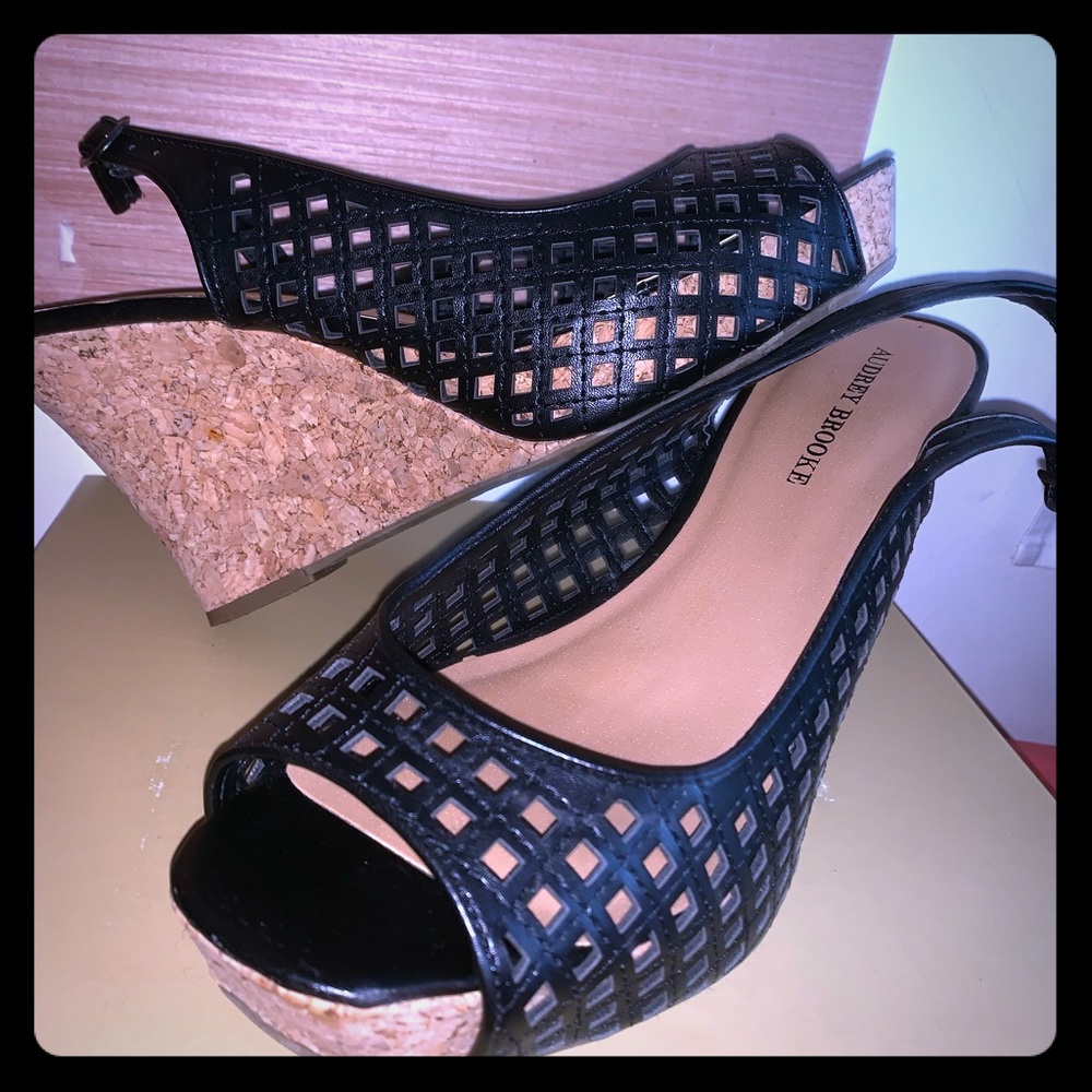 ✨Audrey Brooke wedge Sandles✨